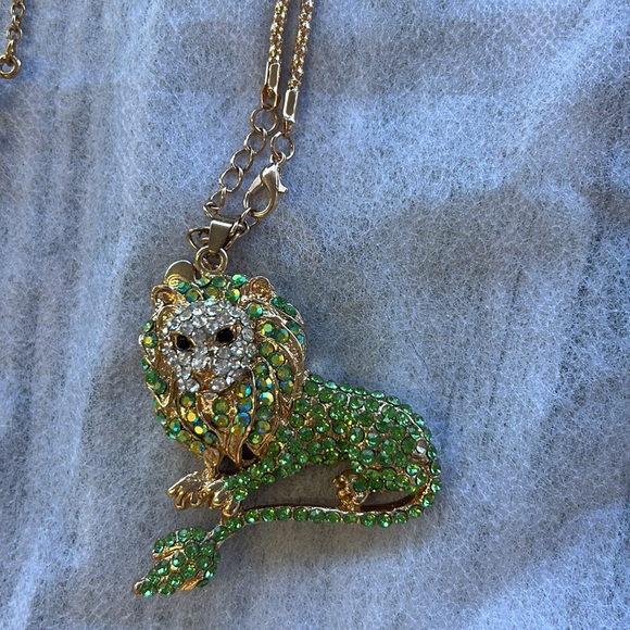 Costume Necklace - Picture 4 of 5